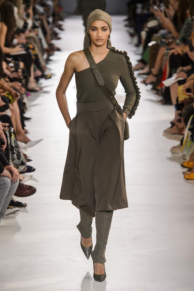 Top asimétrico en Max Mara primavera verano 2019