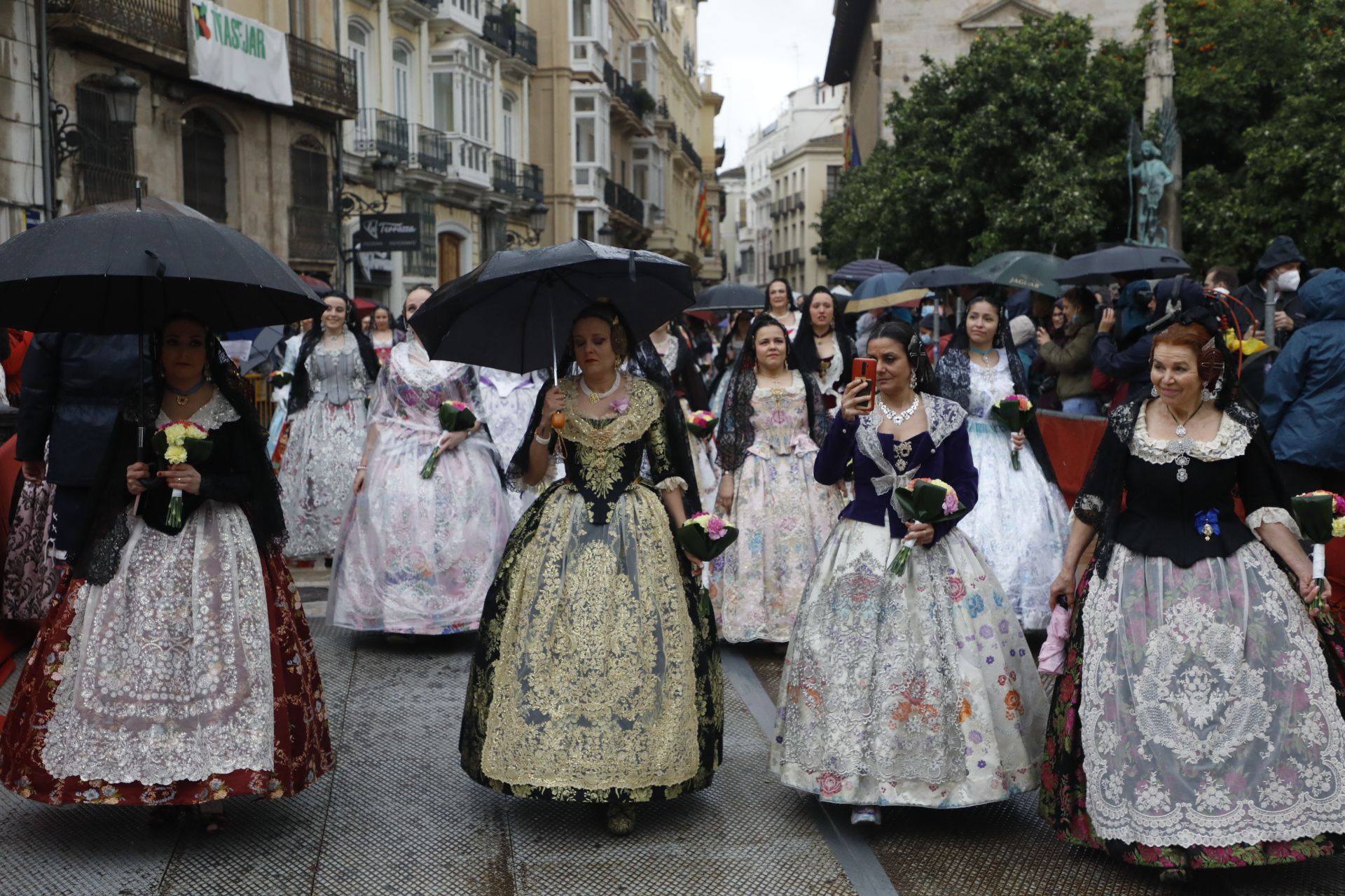 Búscate en el primer día de Ofrenda por la calle Quart (entre las 15.30 y las 17.00 horas)