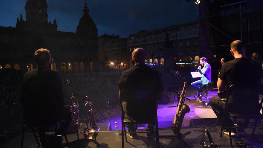 Borja Quiza abre las fiestas de María Pita con un homenaje a su abuelo