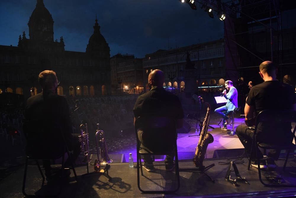 Borja Quiza abre las fiestas de María Pita con un homenaje a su abuelo