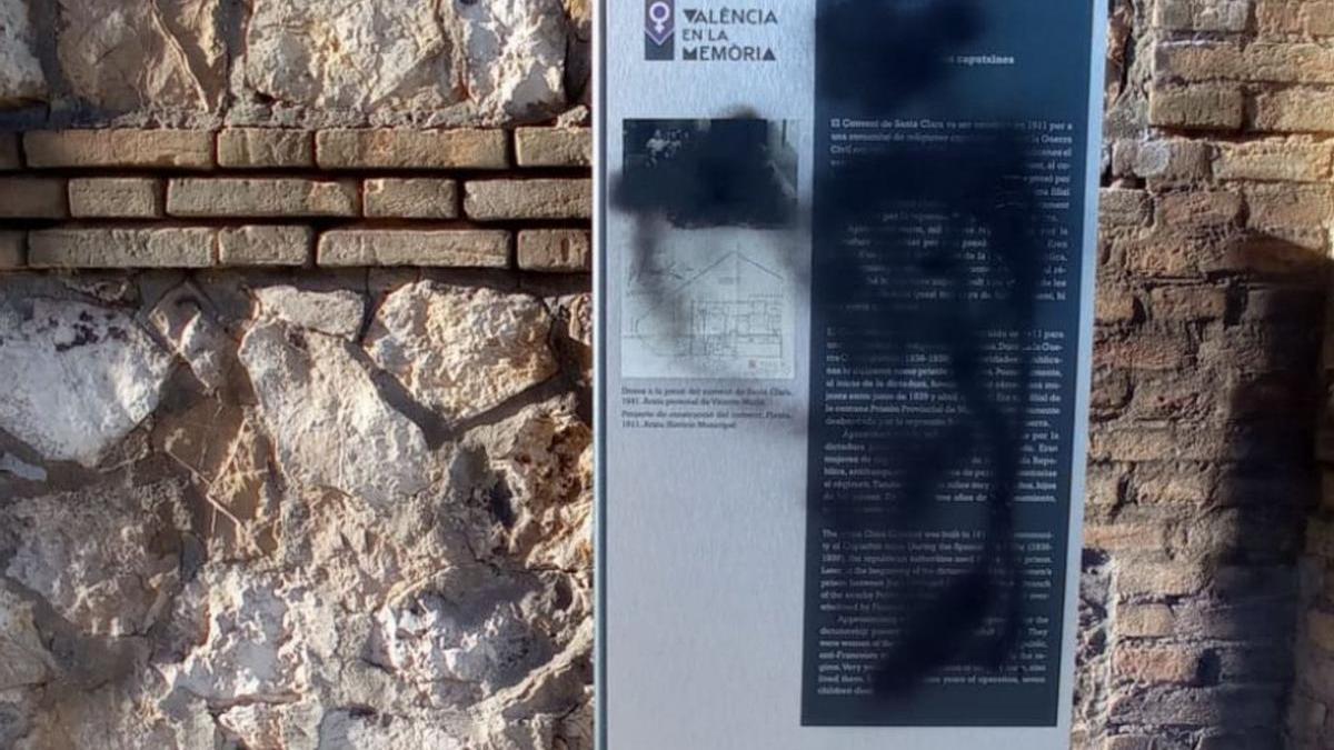 Monolito vandalizado, en una imagen de archivo