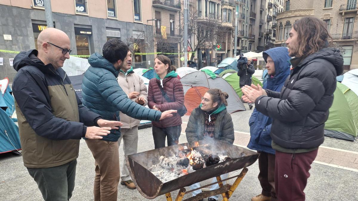 Activistes de la PAHC Bages passen la nit a Sant Domènech