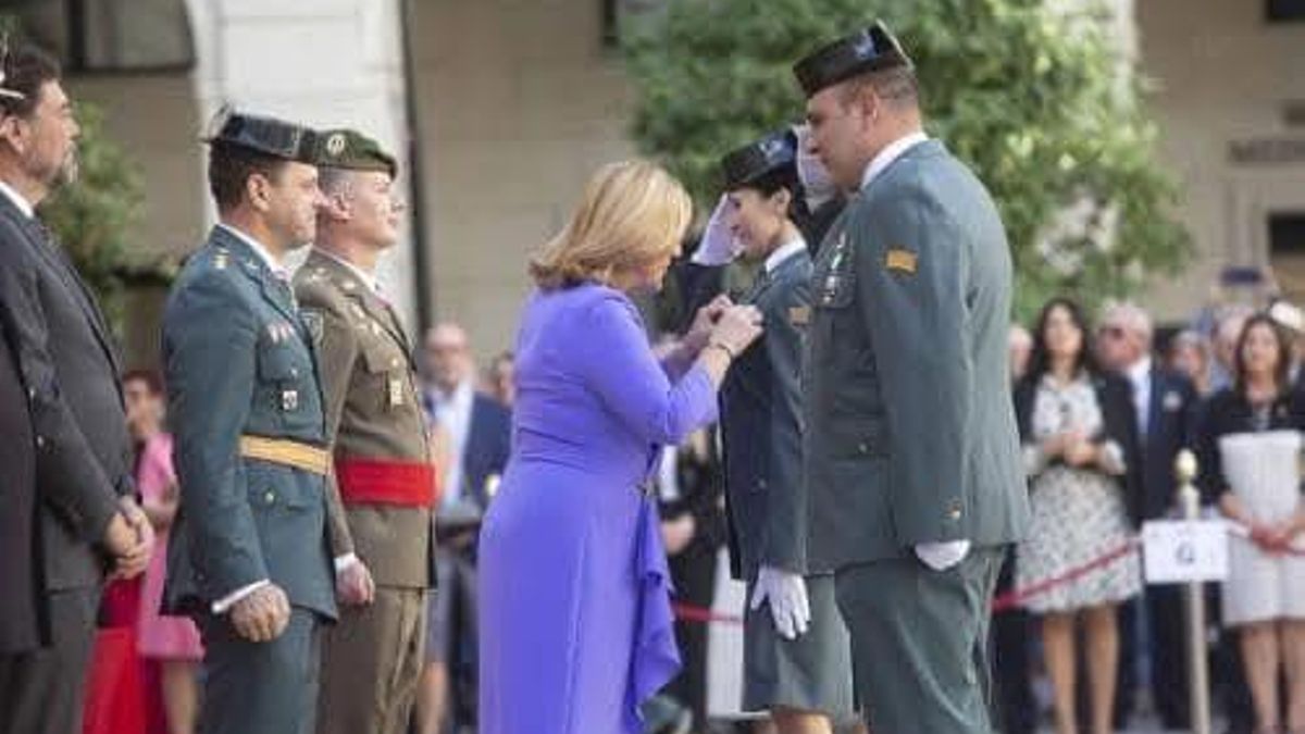Araceli Poblador y el Coronel José Hernández Mosquera