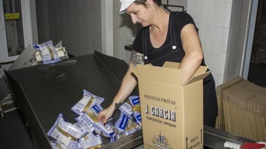 desde su apertura la tienda se ha mantenido en su emplazamiento original, en la calle Asarau.La tienda ofrece una amplia gama de fritos artesanos.Se sirve producto recién frito cada día.Las patatas fritas se condimentan siempre con productos naturales y de calidad. La calidad de la materia prima es la principal premisa. Papas García realiza envíos a domicilio previo pedido. f c. Ripollés