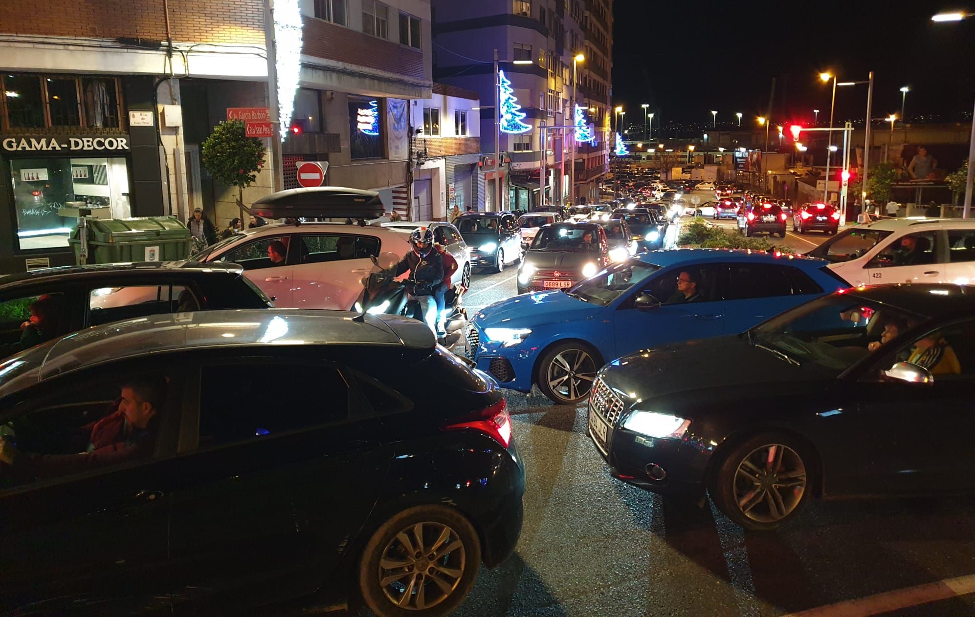 Monumental atasco en el centro de Vigo