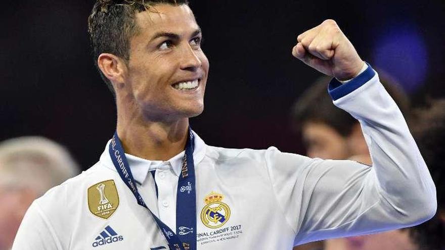 Ronaldo, celebrando la 12º Copa de Europa.