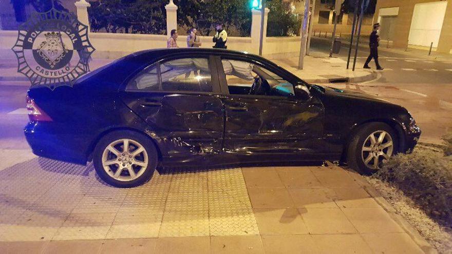 Dos conductores ebrios sufren accidentes de madrugada en Castelló