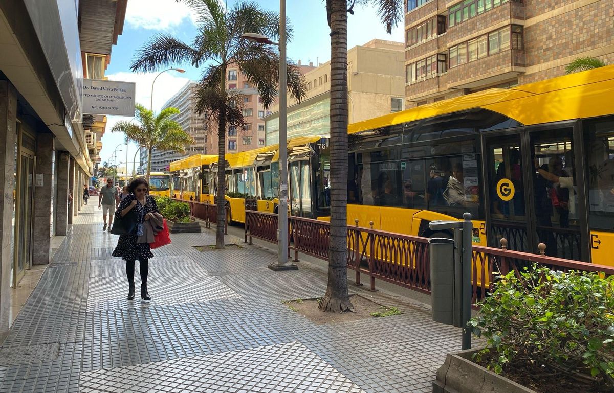 Cola de guaguas municipales por la Copa del Rey en Las Palmas de Gran Canaria