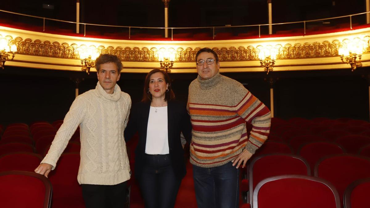 Miguel Hermoso, Sara Fernández y Carmelo Gómez, este miércoles en el Teatro Principal de Zaragoza.