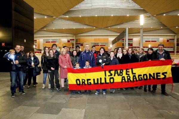 Fotogalería: Llegada de Isabel Macías a Zaragoza