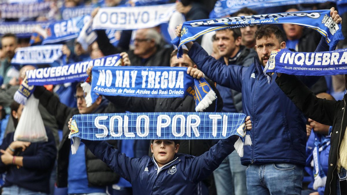 Gradas. Aficionados del Real Oviedo. FUTBOL. 2. REAL OVIEDO. CASTELLON