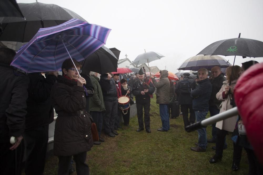 Homenaje en memoria de José Maldonado en el cementerio de La Espina, Salas