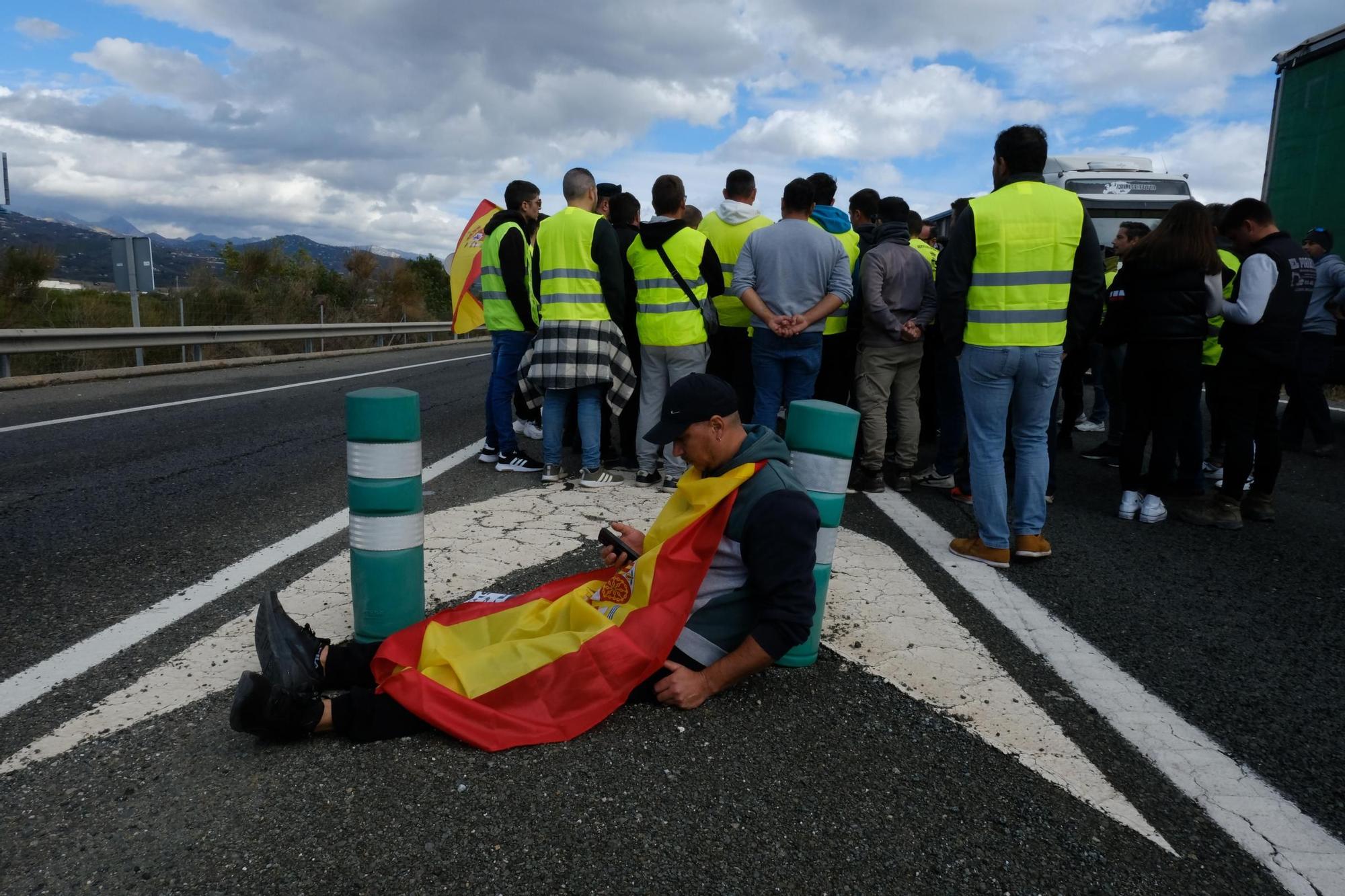 Cortes de carretera de los agricultores en la provincia de Málaga