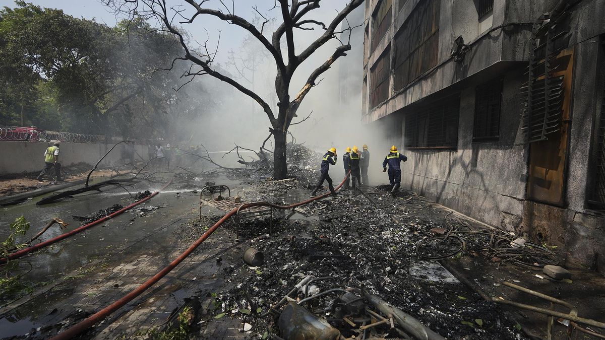 Un avión con 242 pasajeros con destino a Londres se estrella durante el despegue en la India