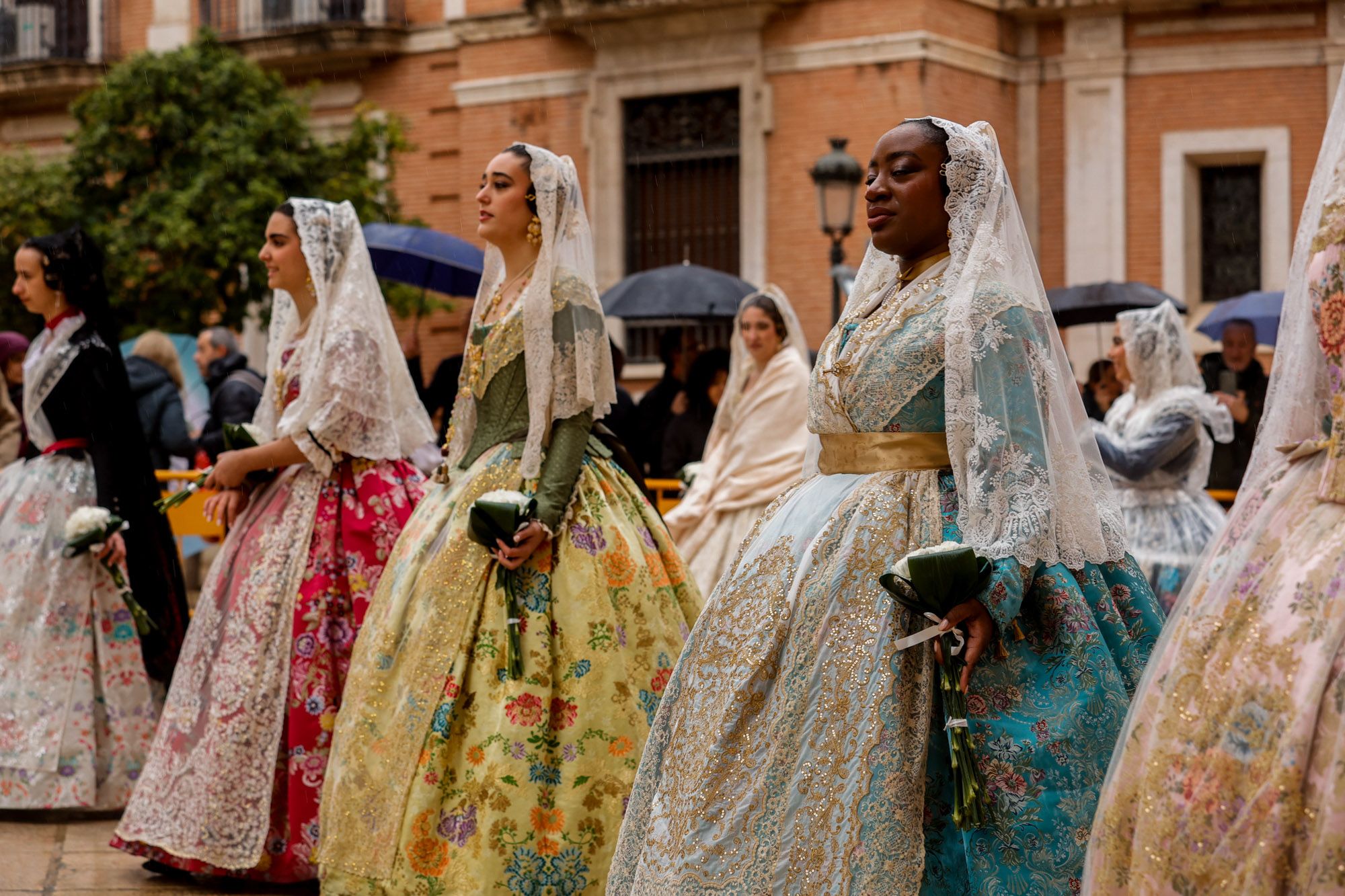 Todas las fotos de la Ofrenda del 18 de marzo por la calle San Vicente hasta las 17 horas