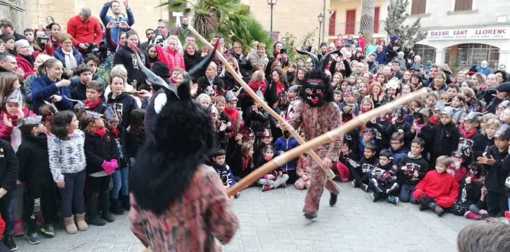 Sant Antoni 2019: Baile de los 'dimonis' de Sant Llorenç des Cardassar