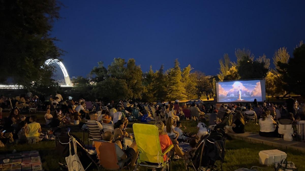 El cine de verano es un ejemplo de cultura compartida.
