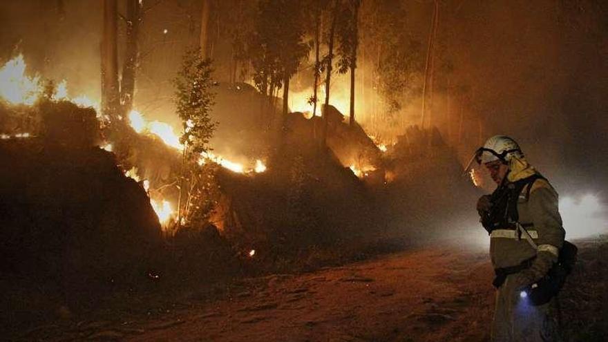 Incendio en Moaña el pasado marzo. // Santos Álvarez