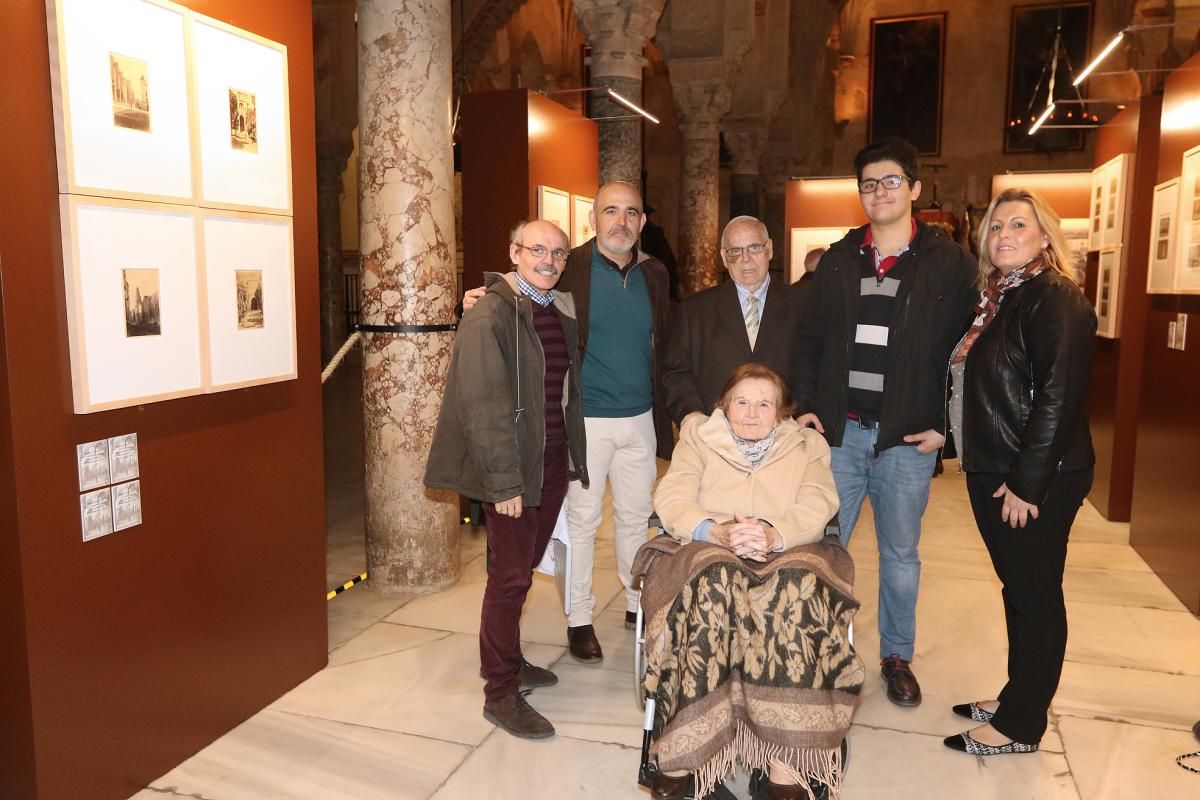 La Mezquita-Catedral exhibe 60 fotos incunables de la historia del monumento