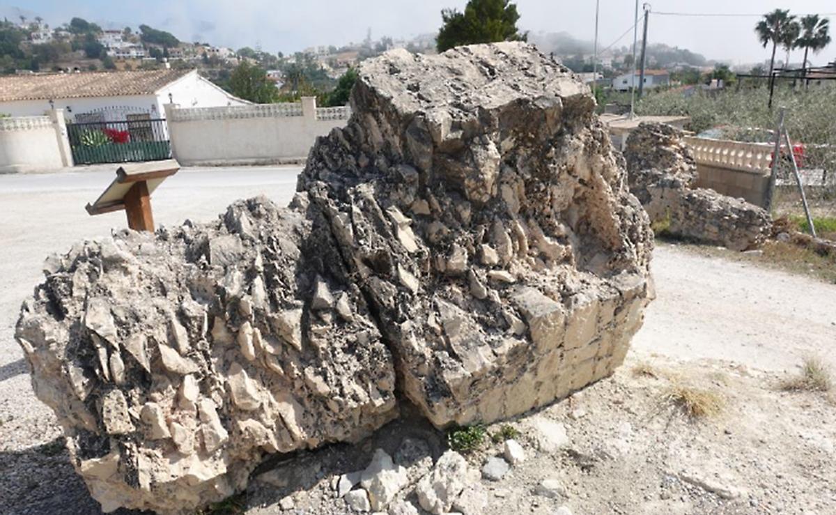 Foto de archivo de una de las pilastras del acueducto romano Els Arcs de Altea.