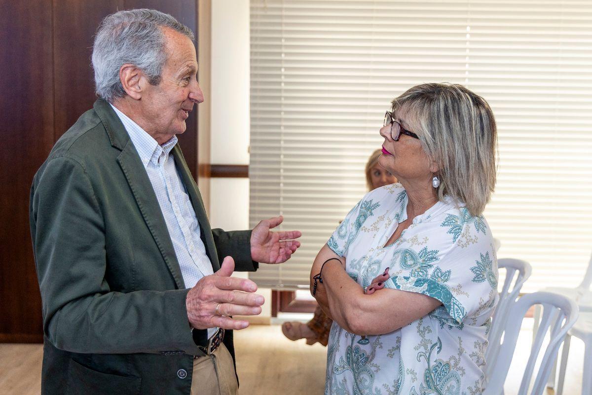 La alcaldesa de Santa Pola Loreto Serrano junto a Jaime Gamba Cuervo-Arango, presidente de Bras del Port