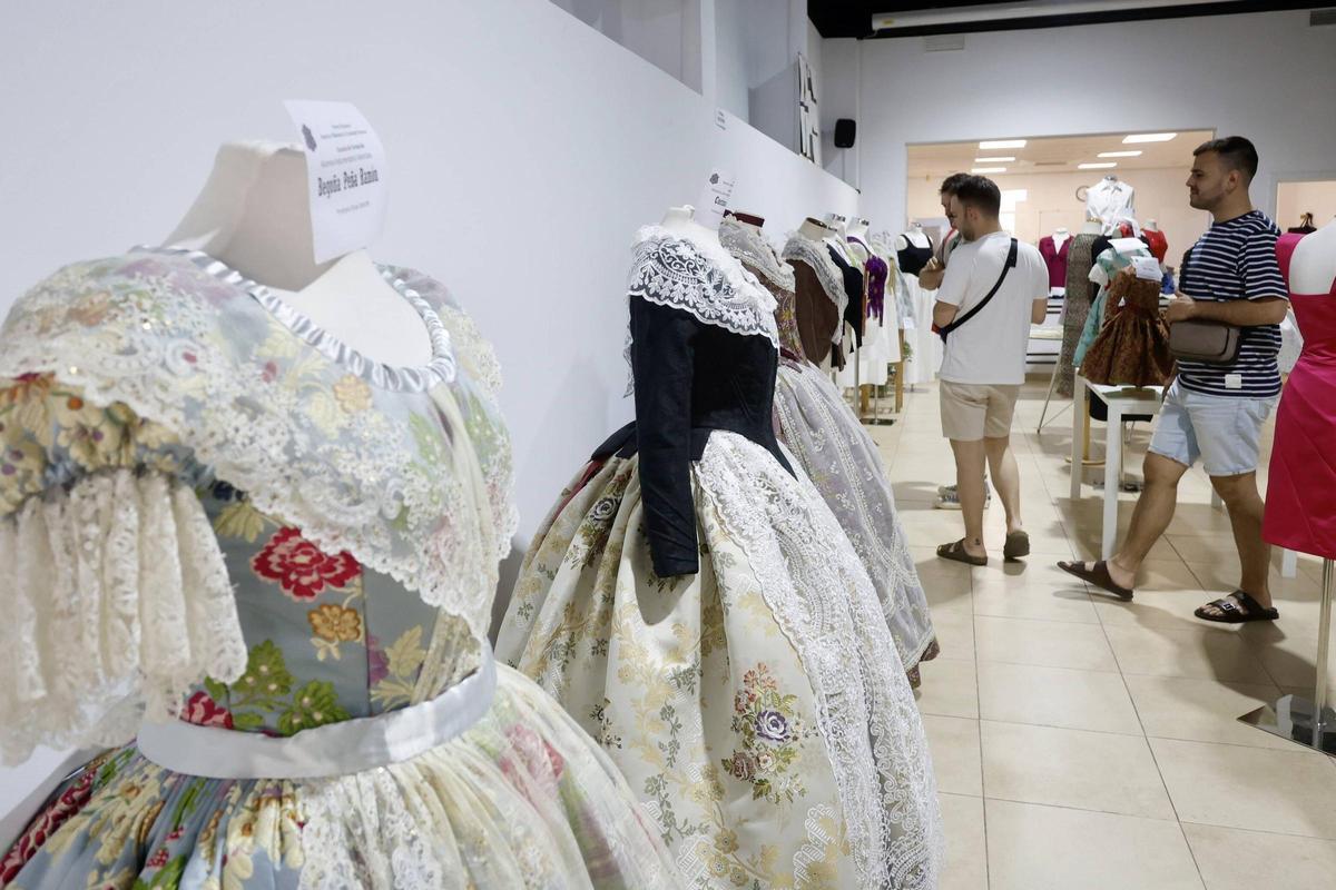 El Gremio de Sastres y Modistas inaugura la Exposición de trabajos finales