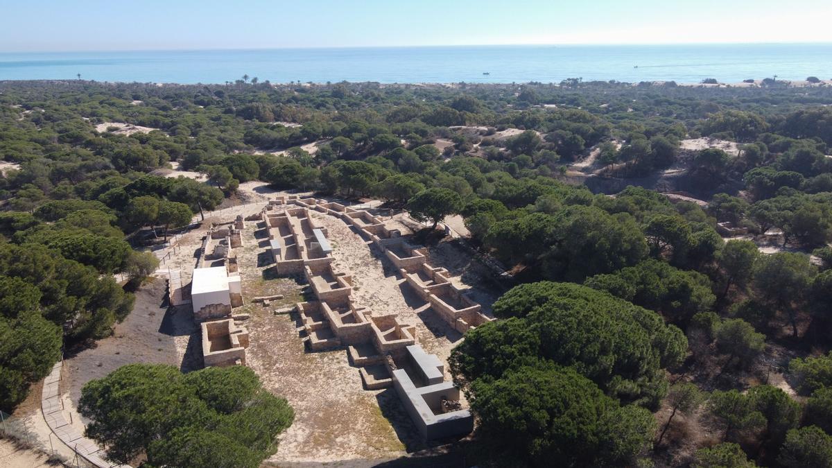 Vista aérea de la rábita califal del siglo X en el yacimiento de la Fonteta