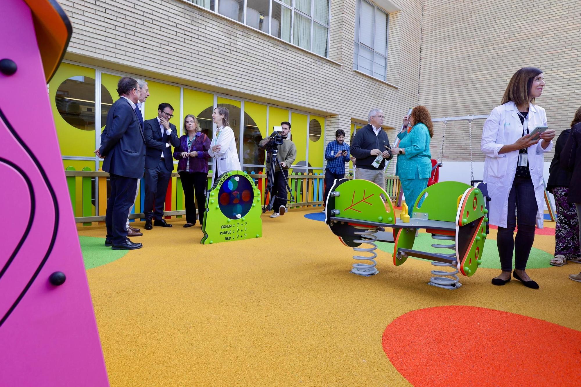 El hospital Materno-Infantil de Zaragoza estrena una nueva terraza para los más pequeños