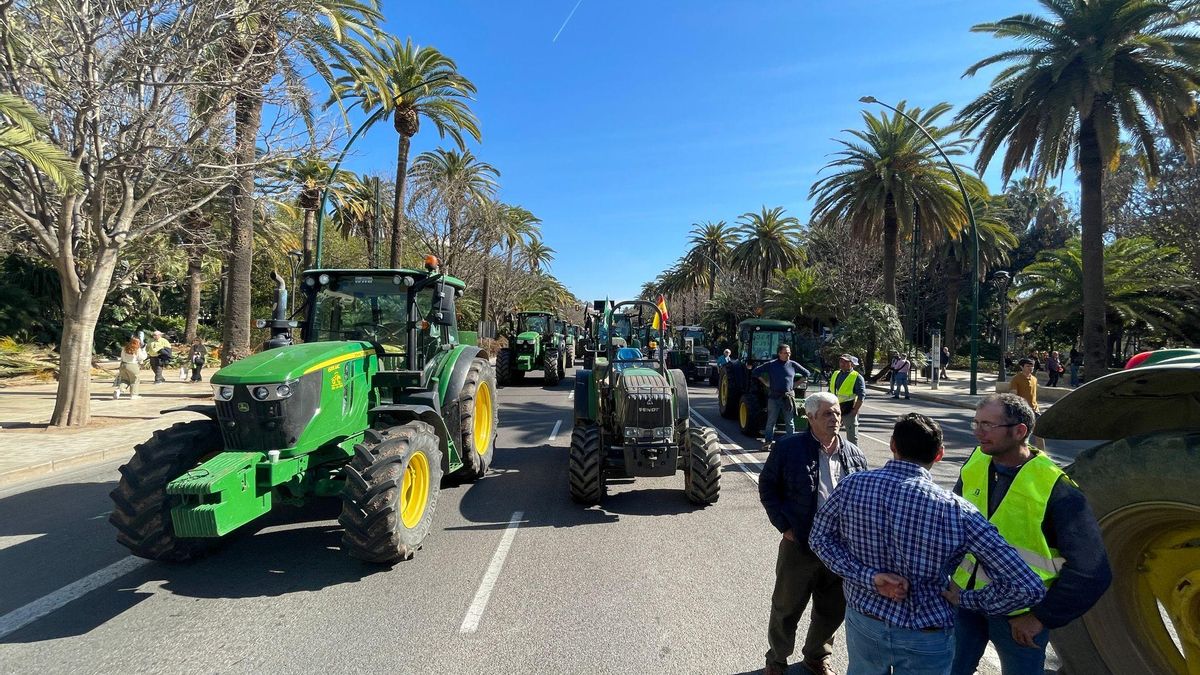 Tractores en el Paseo del Parque