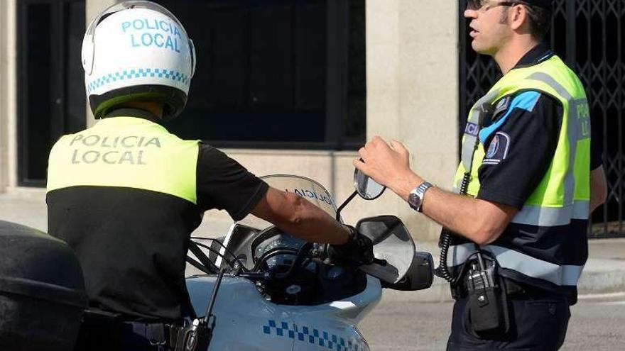 Agentes de la Policía Local de Sanxenxo. // Rafa Vázquez