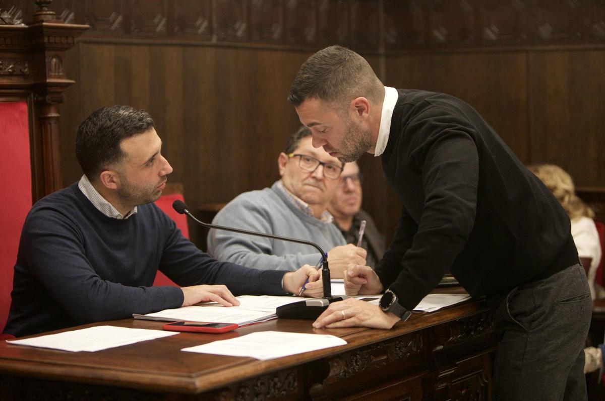 El alcalde de Sagunt y el portavoz de Vox en un reciente pleno.
