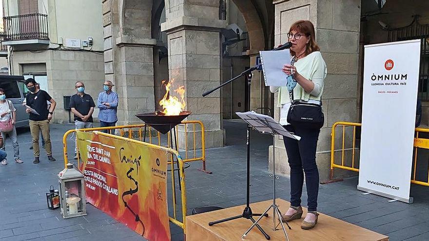 La metgessa del Servei d&#039;Emergències Montserrat Soler va llegir el manifest a la plaça Major de Manresa
