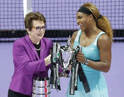 Serena Williams gana a Simona Help en la final femenina de tenis de la WTA