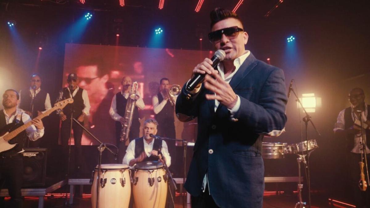 Los mejores temas del artista neoyorquino Marc Anthony sonarán en la sala Moll de Costa Eventos, gracias a la puesta en escena de la orquesta La Comercial y Julián Martínez.