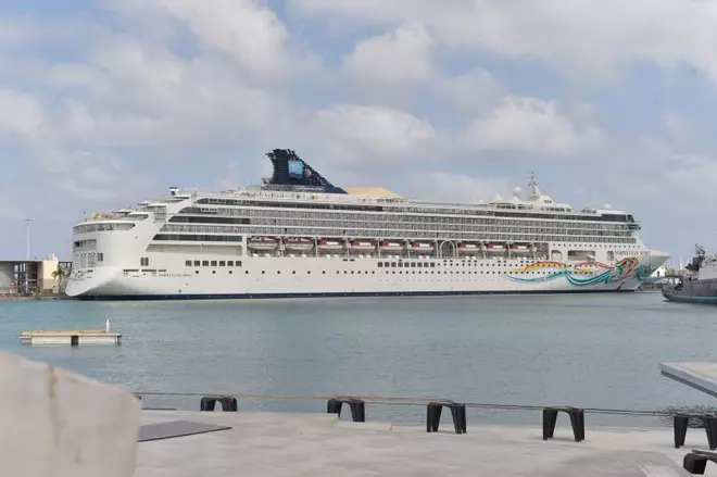 El crucero 'Norwegian Spirit' en el Puerto de la Luz