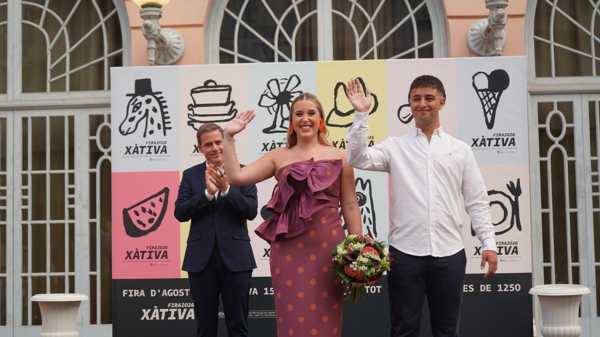 La Reina de la Fira y el presidente, con el alcalde al fondo, en la presentación de este viernes.