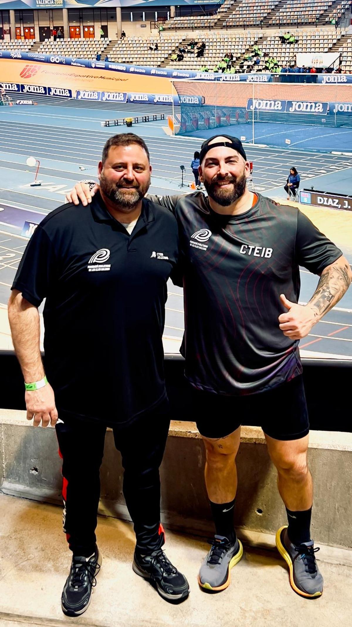 José Ángel Pinedo y su entrenador, JJ Vellibre, en Valencia