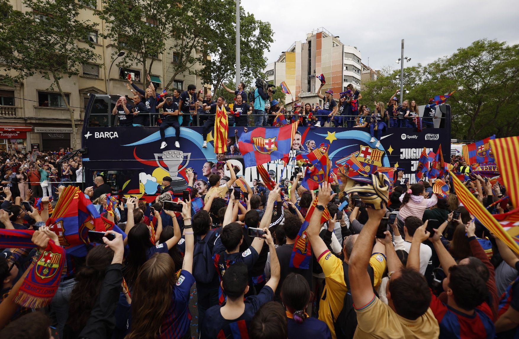 La rua de campions del Barça, en imatges