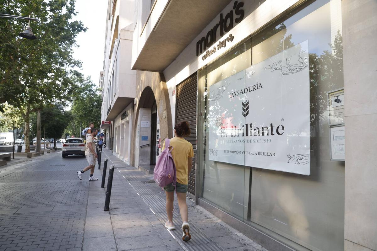 A.J.González Córdoba Antigua cafetería Marta del Bulevar del Gran Capitán próximamente panadería el Brillante
