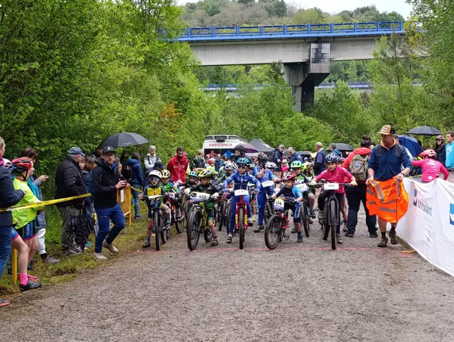 Las jóvenes promesas del ciclismo pedalean en Santa Marina