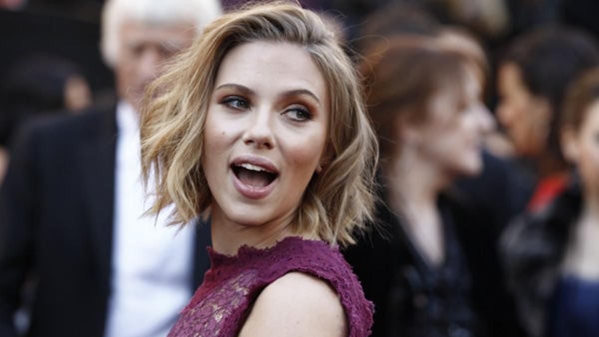 Scarlett Johansson niega que esté embarazada