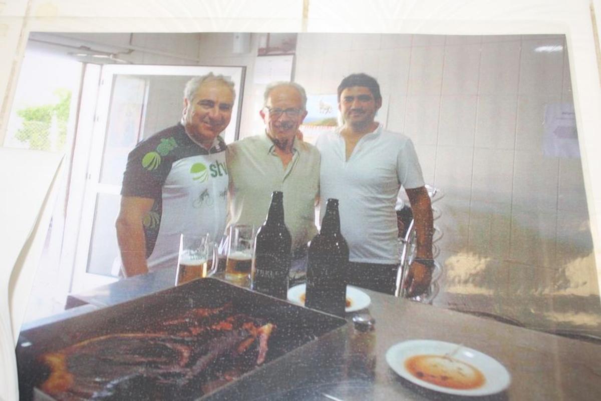 'El Mochuelo', en una de las fotos que decoran el establecimiento