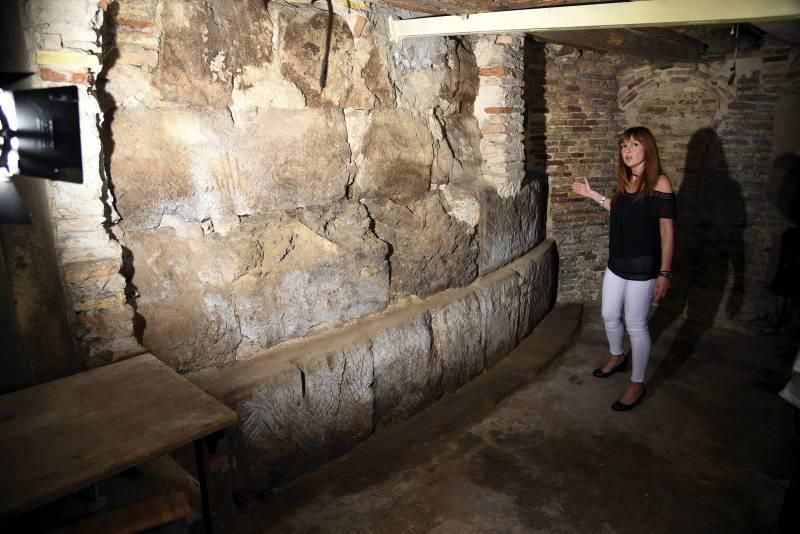 Hallados restos de un torreón romano entre una tienda y un bar de Zaragoza