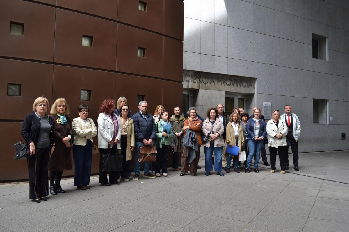 Concentración en los Juzgados de abogados contra el apuñalamiento de su colega
