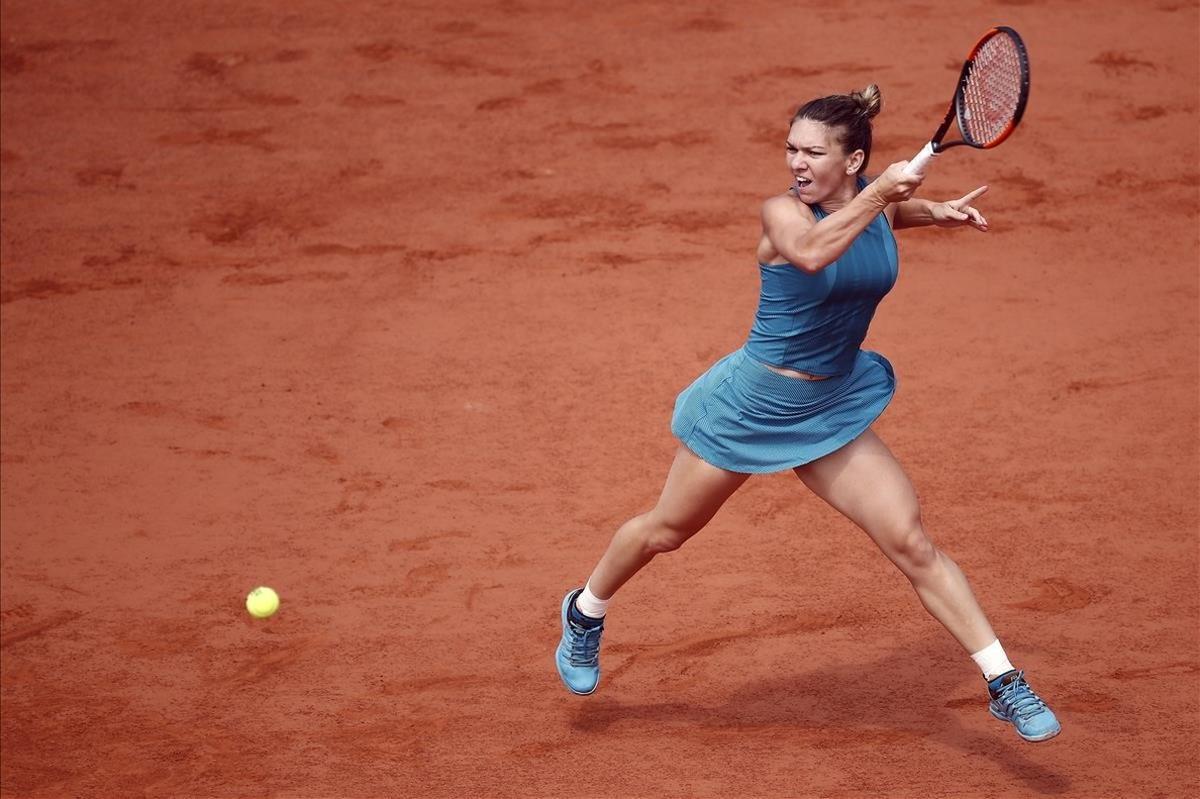 lmendiola43680582 paris  france   09 06 2018   simona halep of romania plays s180609170741