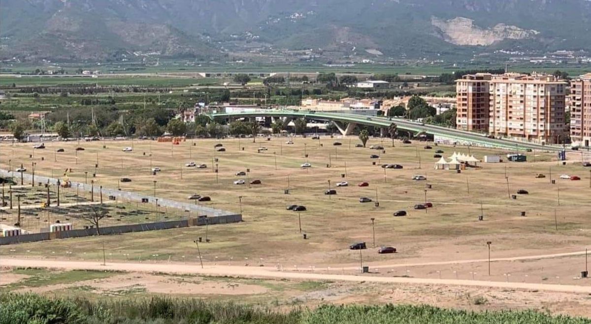 Parking del Medusa, en Cullera, esta mañana.