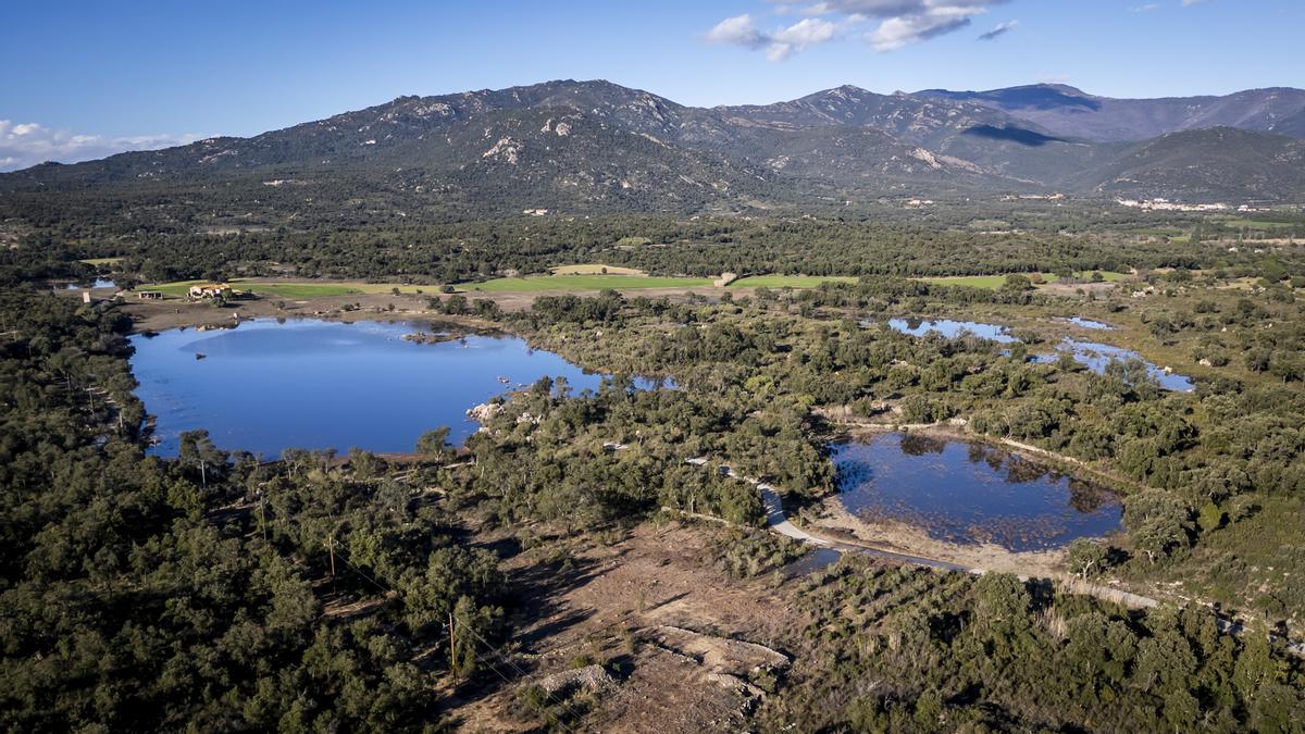 Els estanys de l'Albera captats des de l'aire en la seva plenitud