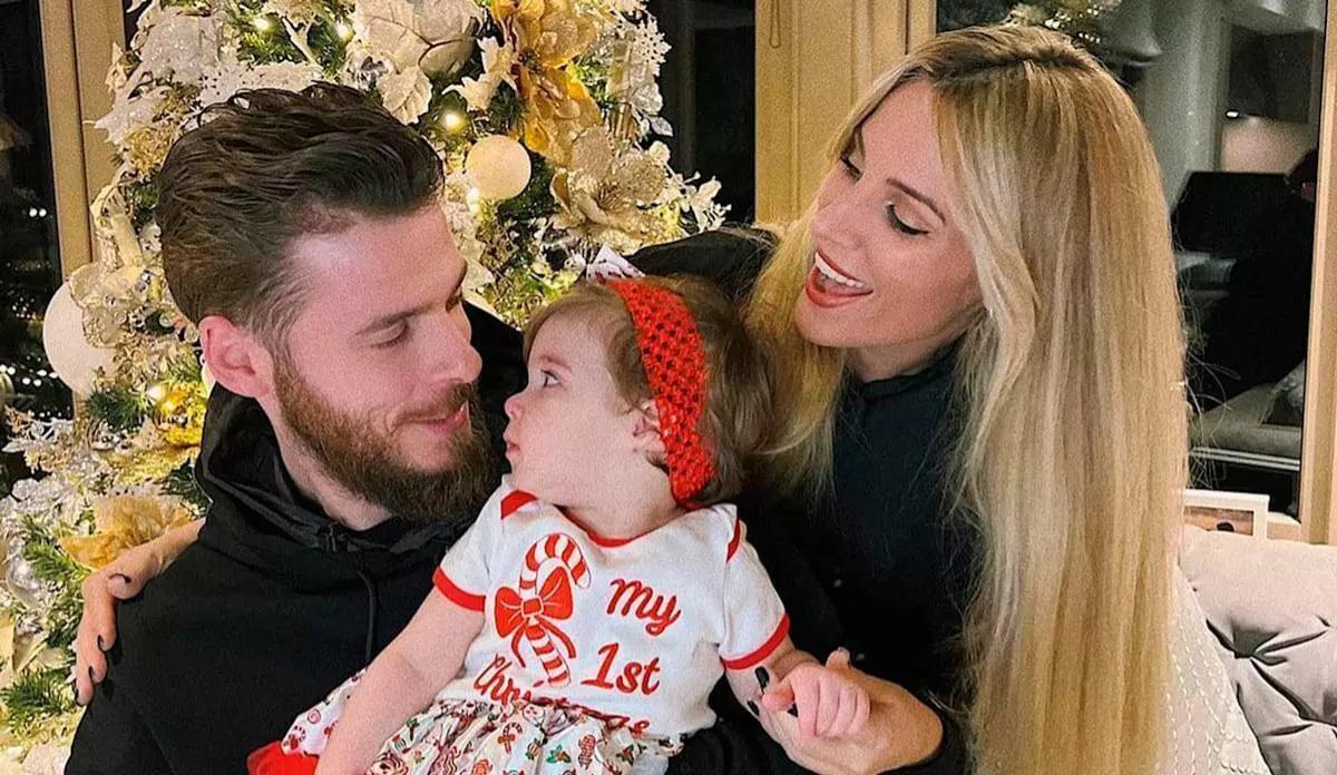 Edurne y David de Gea con su hija Yanay, que nació en 2021.