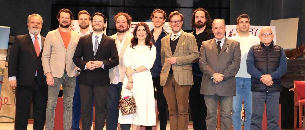 El elenco de ‘La Bohème’, ayer, sobre el escenario del teatro Pérez Galdós.