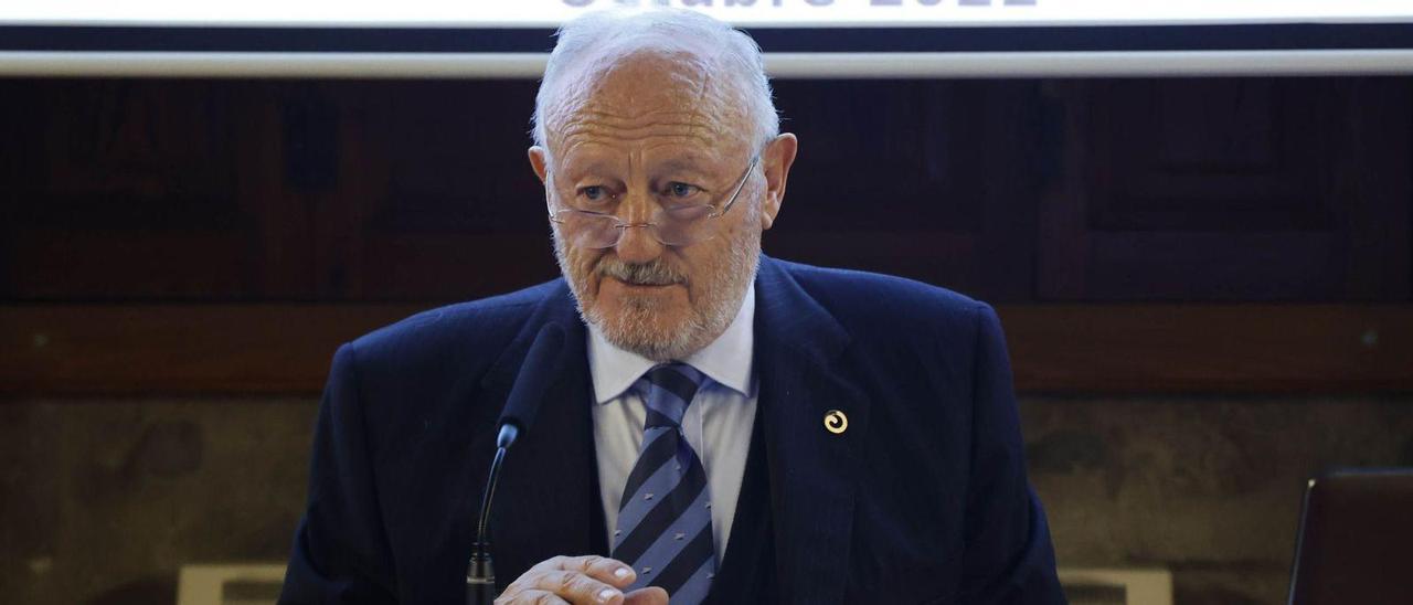 Manuel Rodríguez, ayer durante su ponencia en el Instituto de Estudios Vigueses.